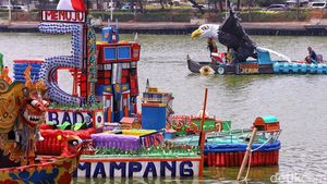 Botol Plastik Bekas Disulap Jadi 43 Perahu, Siap Berlayar di Danau Sunter
