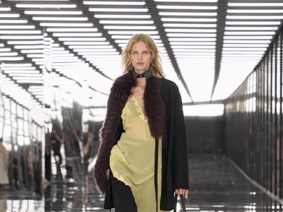 Foto: Fendi Spring/Summer 2027, Padukan Lingerie dan Gaya Punk