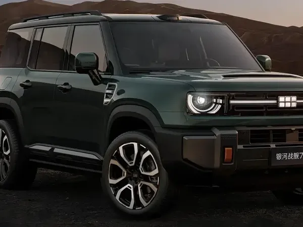 Potret SUV Boxy Geely yang Bisa Berenang