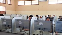30 Laptop Pinjaman Wali Murid Bantu Gladi Bersih TKA di Surabaya