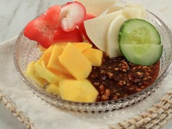 5 Olahan Buah dengan Sensasi Pedas, Ada Rujak hingga Nata de Coco