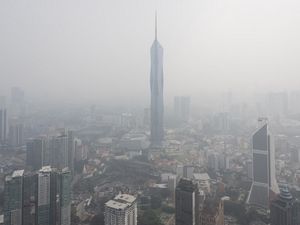 Penerbangan Malaysia-Singapura Dibatalkan Imbas Kabut Asap