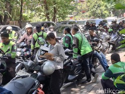 Demi Dapat BBM, Ojol di Denpasar Matikan Aplikasi dan Kehilangan Penghasilan