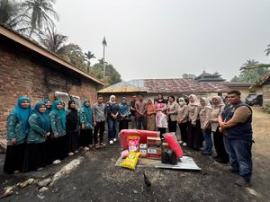 Ketua TP PKK Merangin Salurkan Bantuan untuk Korban Kebakaran