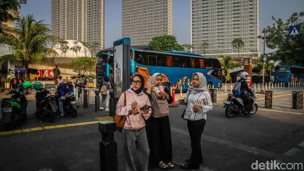 Potret Cikini: Saat Pedagang dan Warga Berbagi Ruang di Jalanan