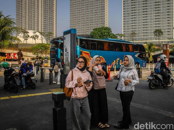 Potret Cikini: Saat Pedagang dan Warga Berbagi Ruang di Jalanan