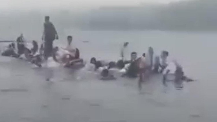 Detik-detik 37 Pelajar Selamat Usai Sampan Terbalik di Perairan Mentawai