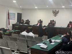 Bupati Rejang Lebong Dituntut 5 Tahun Penjara, Ini Alasan JPU