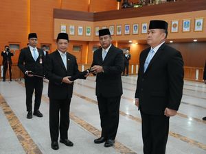 Tito Lantik Pejabat Eselon I dan Stafsus, Tekankan Pentingnya Loyalitas