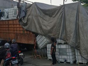 Lagi, Truk Tersangkut di Kolong Tol Sentul Bogor Akibat Overload