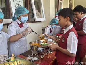Video: SD Denpasar Lakukan Uji Coba Prasmanan MBG