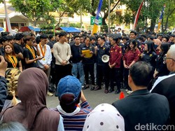 Mahasiswa FH Unpas Geruduk Kampus, Desak Dosen Cabul Dipecat