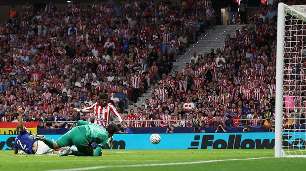 Atletico Madrid vs Atletico Madrid MADRID, SPAIN - OCTOBER 13: Ademola Lookman of Atletico Madrid scores his team's second goal during the UEFA Champions League 2026/27 League Phase MD2 match between Atletico de Madrid and Manchester United at Estadio Metropolitano on October 13, 2026 in Madrid, Spain. (Photo by Florencia Tan Jun - UEFA/UEFA via Getty Images)