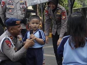 Sambut Bocah PAUD, Brimob Polda Metro Kenalkan Polisi Sahabat Anak