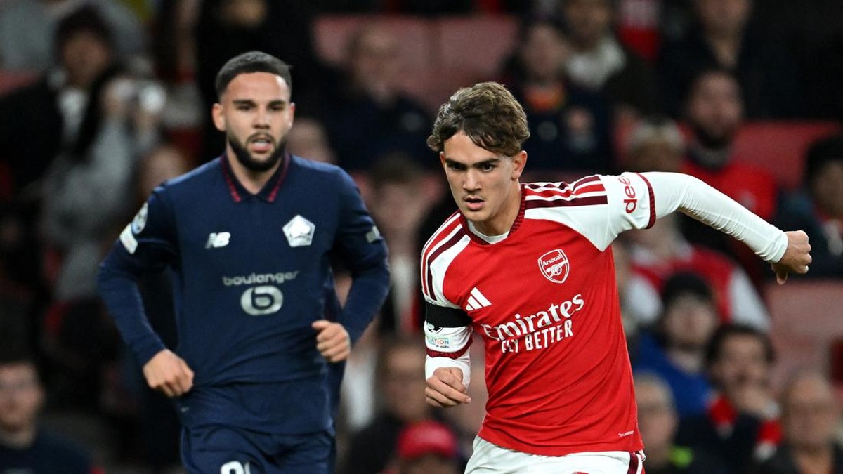 Calvin Verdonk (kiri) di laga Arsenal vs Lille. (Foto: Arsenal FC via Getty Images/Stuart MacFarlane)