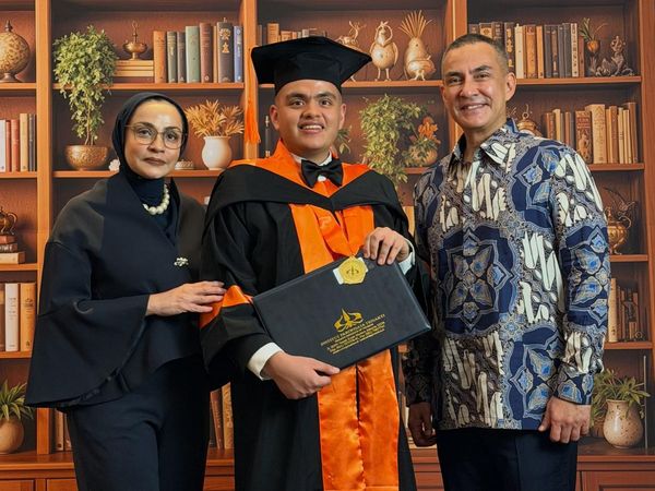 Ferdy Hasan Terharu Fasha yang Berkebutuhan Khusus Jadi Sarjana