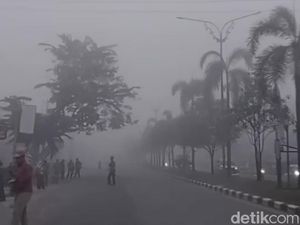 Pekanbaru-Pelalawan Diselimut Asap Tebal, Jarak Pandang Terbatas
