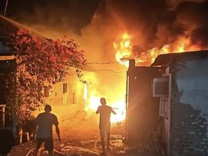 Home Industri Tahu di Krian Sidoarjo Terbakar Hebat, Api Membumbung Tinggi
