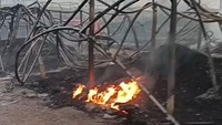 Sudah 15 Jam, Pemadaman Kebakaran Gudang Paralon Tangerang Belum Selesai