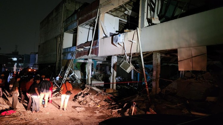 Kondisi Terkini TKP Ledakan di Pasar Cimanggis, Puing Bangunan Berserakan