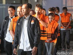 Video Momen Penahanan 5 Tersangka OTT KPK di BNPB, Ada Adik Kepala BNPB