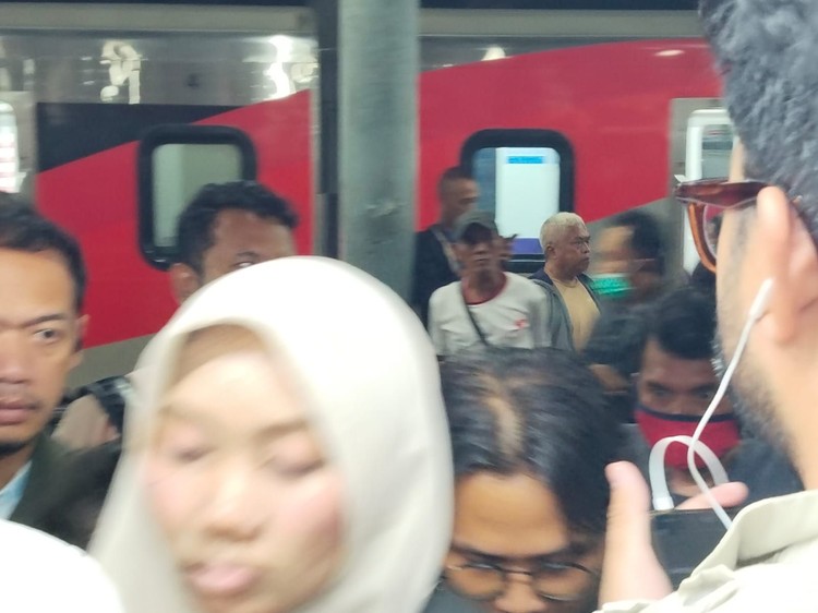 Kronologi KRL INKA Gangguan di Pasar Minggu hingga 4 Perjalanan Terganggu