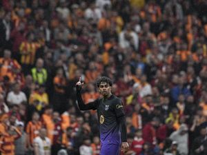 Saat Lamine Yamal Menari-nari di Neraka Galatasaray