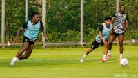 Latihan Persebaya Surabaya Jelang Lawan PSS Sleman