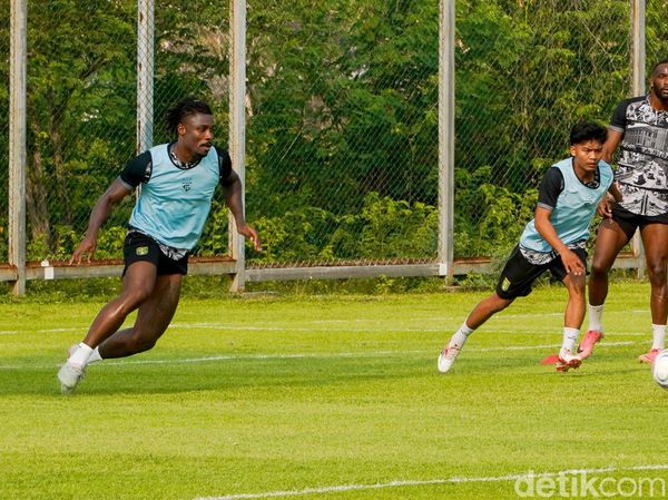 Latihan Persebaya Surabaya Jelang Lawan PSS Sleman