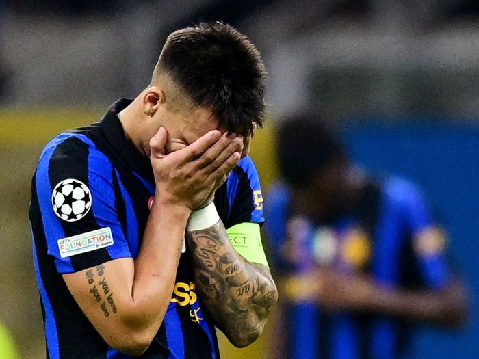 Soccer Football - UEFA Champions League - Inter Milan v Club Brugge - San Siro, Milan, Italy - October 13, 2026 Inter Milan's Lautaro Martinez looks dejected after Club Brugge's Romeo Vermant scores their fourth goal REUTERS/Daniele Mascolo TPX IMAGES OF THE DAY