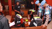 Razia Tempat Hiburan Malam di Lamongan, 11 LC-Pengunjung Dites Urine