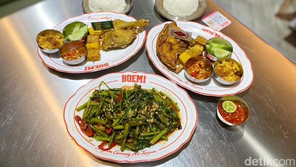 Pertama di Indonesia! Ayam Goreng Terjun 17 Rempah Ada di Blok M