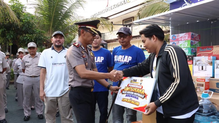 Serah Terima Rombong UMKM di Mapolres Malang: Simbolis atau Substansi?