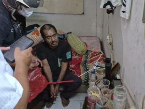 Sarang Narkoba di Bekasi Digerebek: 9 Orang Ditangkap, 12 Paket Sabu Disita