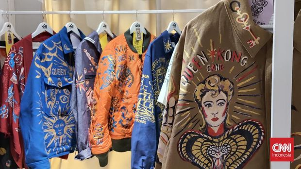 Ajang Premiere Classe di Paris, Prancis jadi wadah kalangan pelaku industri mode untuk membangun koneksi bisnis. Desainer Indonesia turut berpartisipasi dalam gelaran ini di bawah bendera Pintu Incubator. (CNN Indonesia/Elise Dwi Ratnasari)