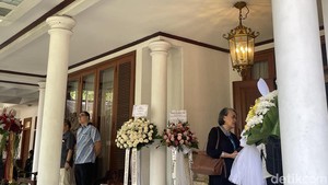 Video Suasana Rumah Duka Martha Tilaar, Karangan Bunga Mulai Membanjiri