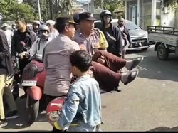 Antrean BBM di Bali Makan Korban Lagi, Pemotor Perempuan Pingsan
