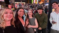 Bahagianya Summer Howell ke New York Pertama Kali Lihat Papan Reklame Carrie