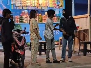 Viral Gadis Berambut Pirang Cekcok dengan Wanita Bergolok di Garut