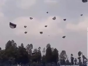 Viral Puluhan Tenda Terbang Disapu Angin di Gunung Sumbing