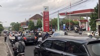 Warga Bali Harus Antre Panjang Beli BBM, ESDM Sebut Masalah Baru Beres Besok