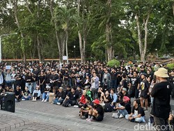 Sopir Ngeluh Sulit Kerja gegara Krisis BBM, Disuarakan dalam Aksi Kamisan Bali
