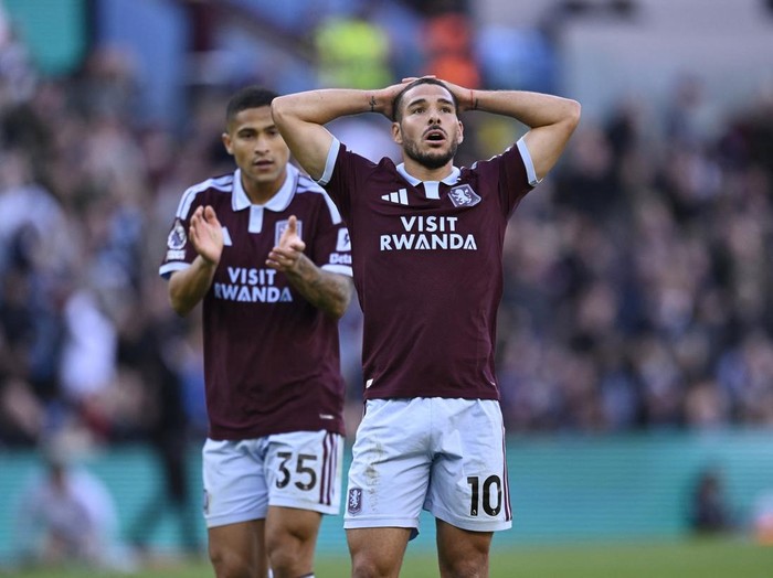 Soccer Football - UEFA Champions League - Aston Villa v Fenerbahce - Villa Park, Birmingham, Britain - October 14, 2026 Aston Villa's Johan Manzambi celebrates scoring their first goal with Boubacar Kamara Action Images via Reuters/Andrew Boyers     TPX IMAGES OF THE DAY