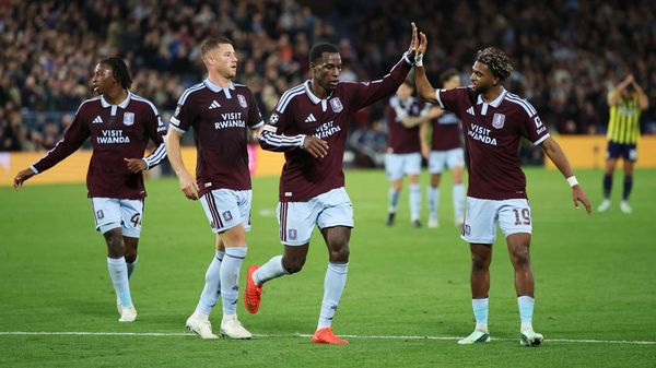 Anomali Aston Villa: Perkasa di UCL, Memble di EPL