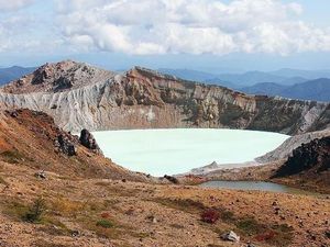 Setelah 8 Tahun Ditutup, Danau Kawah di Jepang Kembali Dibuka