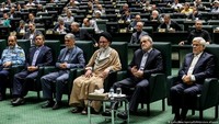 Di Tengah Perang Lawan AS, Pemerintah Iran Digoyang Kaum Garis Keras