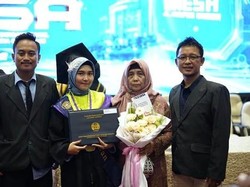 Buat Media Belajar Latih Siswa SD Berpikir Kritis, Firda Lulus S2 Unesa IPK 4!