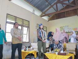 Luna Maya Renovasi 4 Ruang Kelas MIN 4 Aceh Besar