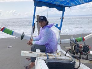 Tak Terdampak BBM Langka, Nelayan Kusamba Melaut Pakai Jukung Listrik