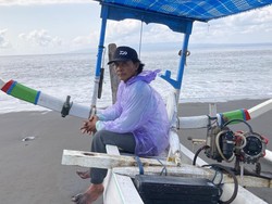 Tak Terdampak BBM Langka, Nelayan Kusamba Melaut Pakai Jukung Listrik